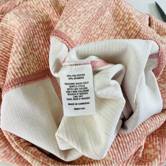 The Limited peach cream ribbed abstract high waisted ankle crop leggings medium - Picture 7 of 7